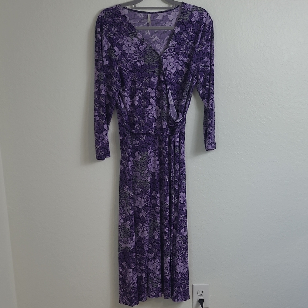 White StagbFloral Purple Women's Dress Size Large